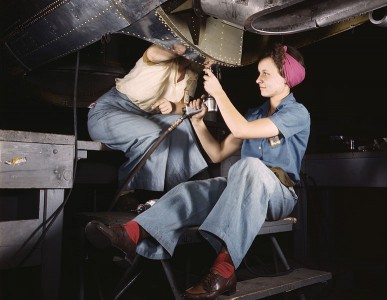 Women_working_at_Douglas_Aircraft